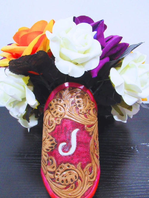 Custom Leather Wedding Bouquet Wrap/Holder - Floral Design - For Brides, bridesmaids & Flower Girls