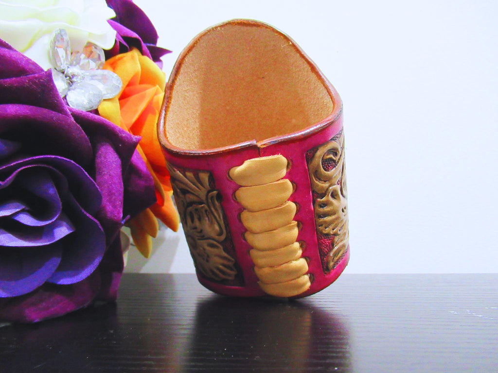 Custom Leather Wedding Bouquet Wrap/Holder - Floral Design - For Brides, bridesmaids & Flower Girls